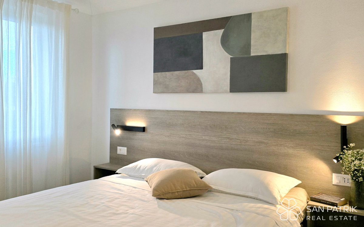 Moderna hiša s bazenom v naravnem okolju osrednje Istre