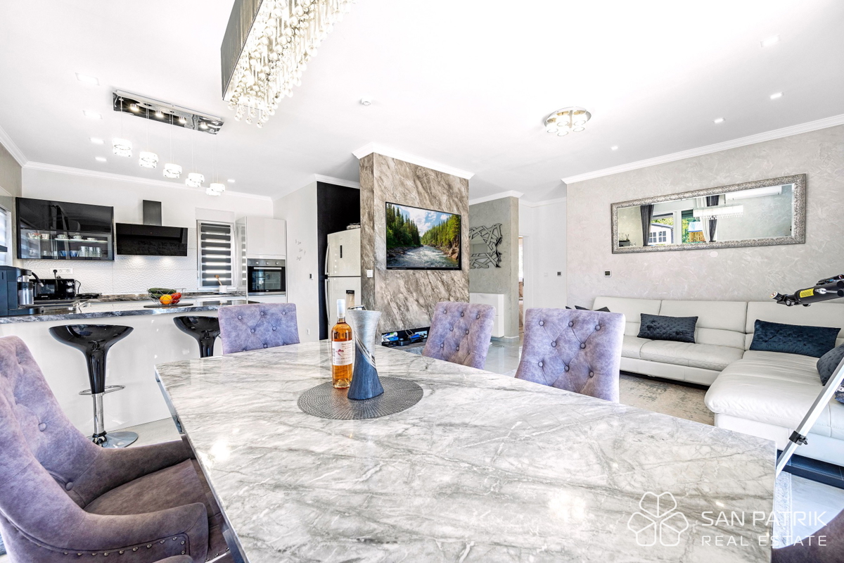 Moderna pritlična hiša (142 m2) z velikim vrtom, 5 min od Šibenika