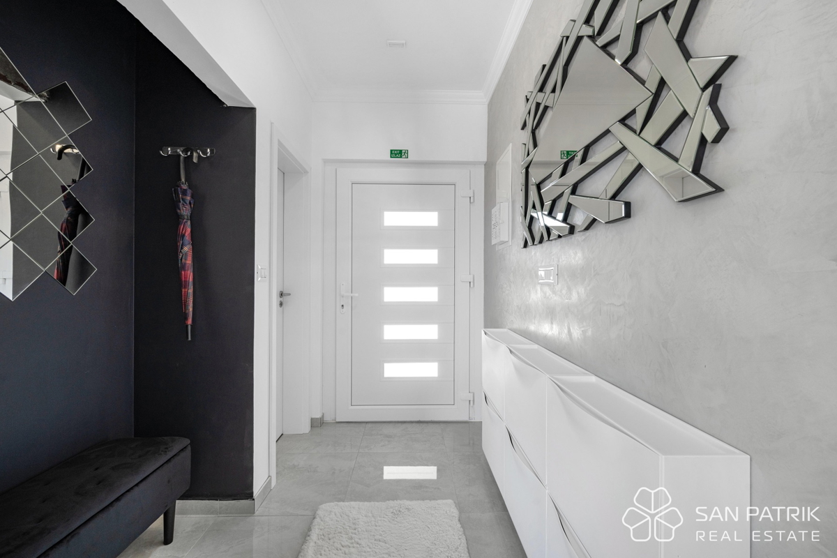 Moderna pritlična hiša (142 m2) z velikim vrtom, 5 min od Šibenika