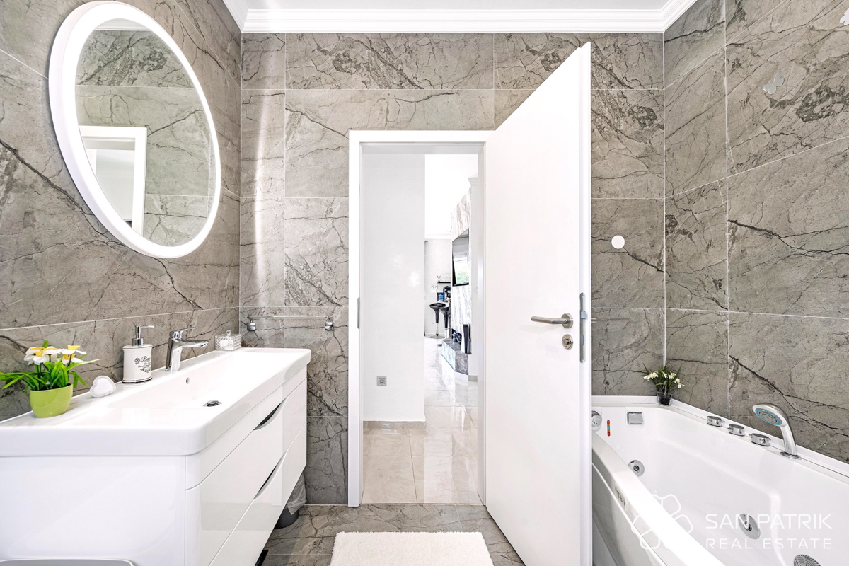 Moderna pritlična hiša (142 m2) z velikim vrtom, 5 min od Šibenika