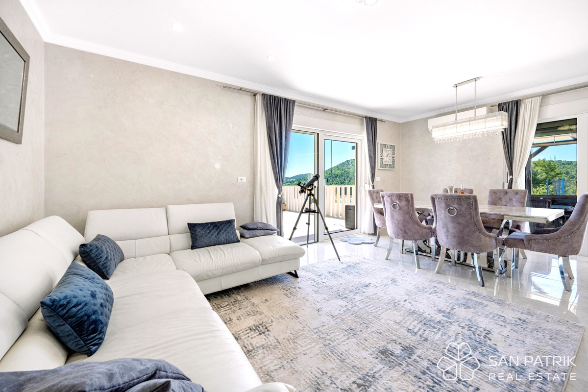 Moderna pritlična hiša (142 m2) z velikim vrtom, 5 min od Šibenika