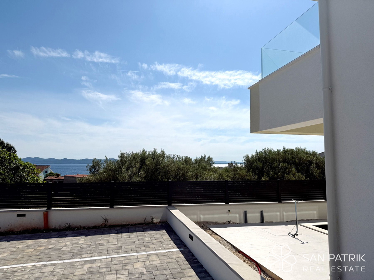Kožino - Zadar: 4-sobna luksuzna novogradnja (156m2), 250m od morja, bazen