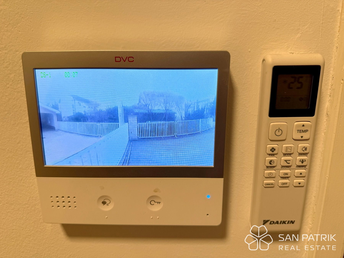 Moderen penthouse v Mlinovih – Art Deco slog in pogled na naravo