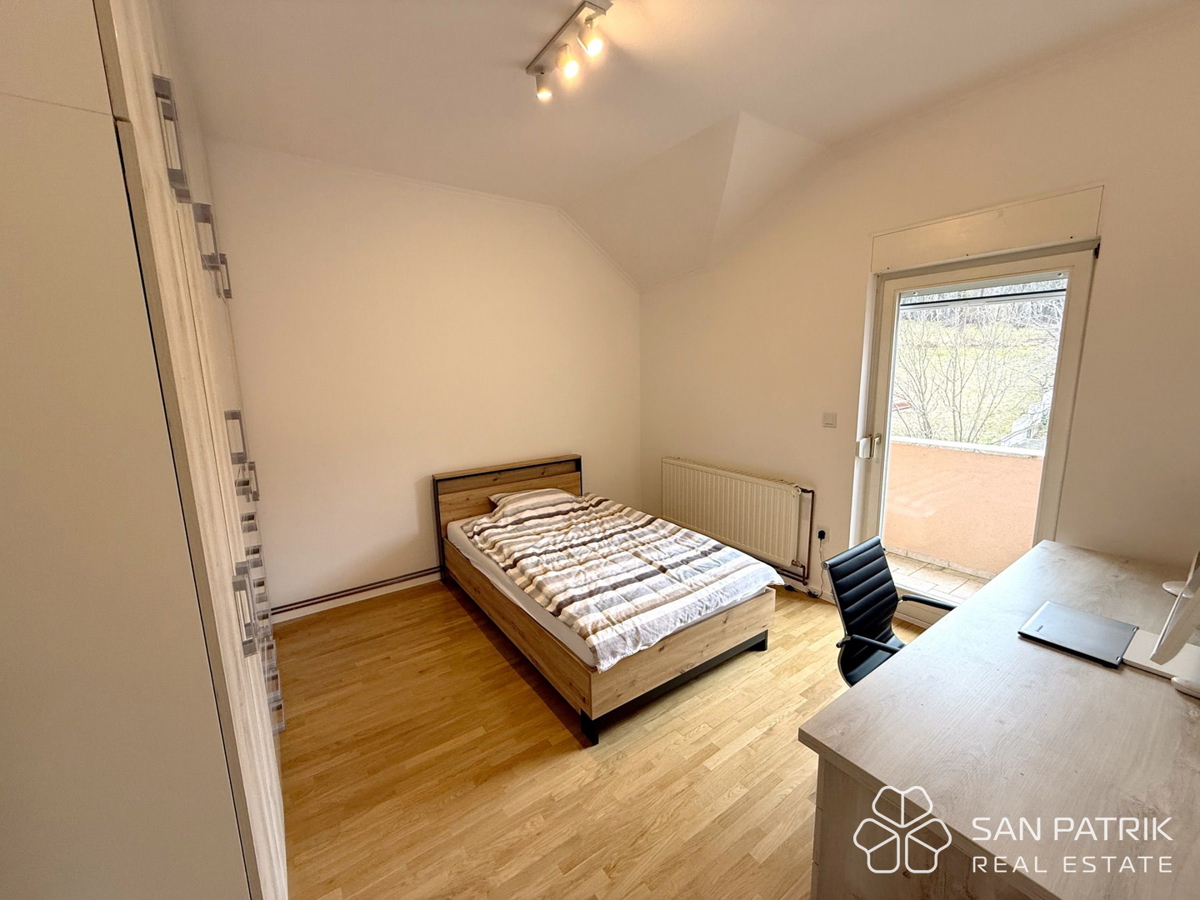 Moderen penthouse v Mlinovih – Art Deco slog in pogled na naravo