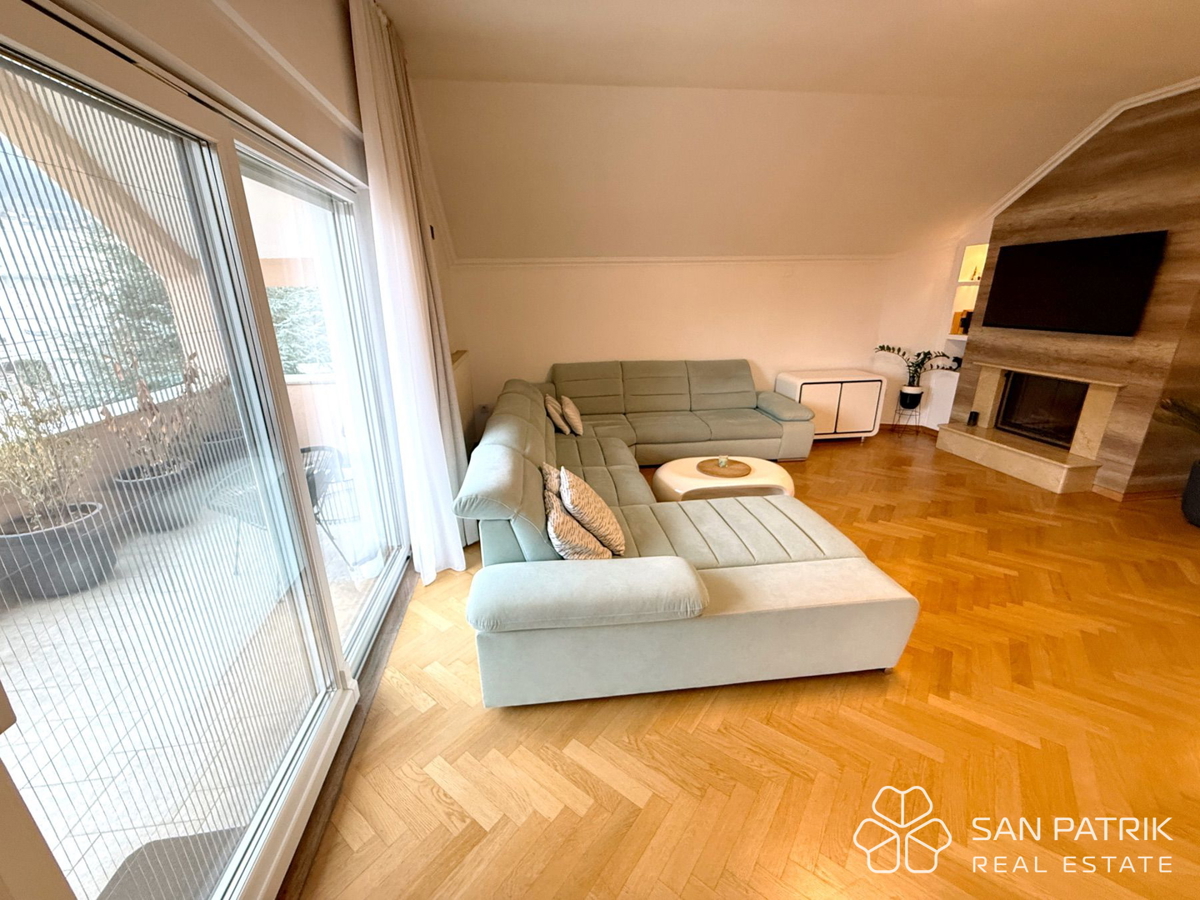 Moderen penthouse v Mlinovih – Art Deco slog in pogled na naravo