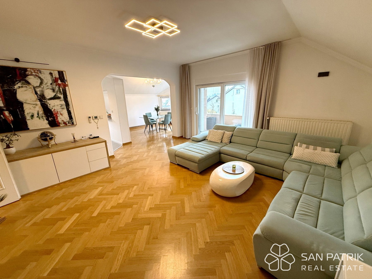 Moderen penthouse v Mlinovih – Art Deco slog in pogled na naravo