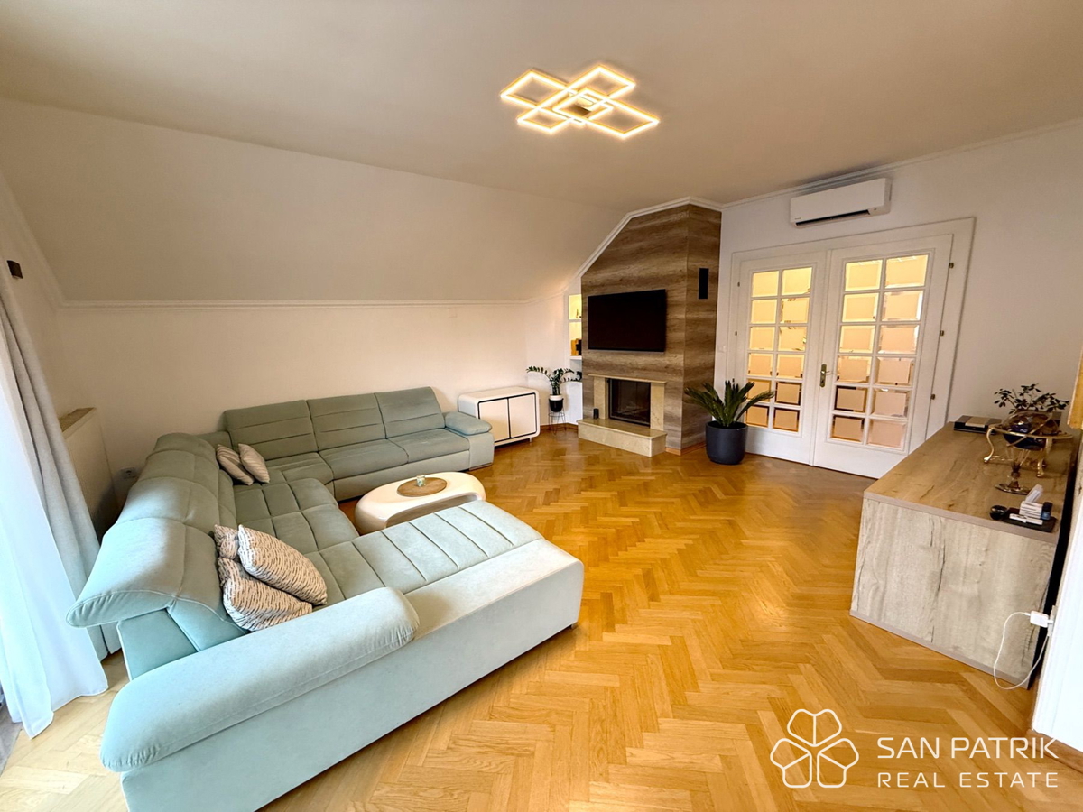 Moderen penthouse v Mlinovih – Art Deco slog in pogled na naravo