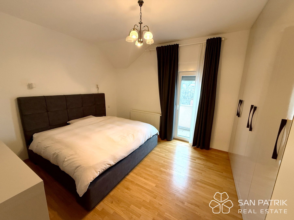 Moderen penthouse v Mlinovih – Art Deco slog in pogled na naravo