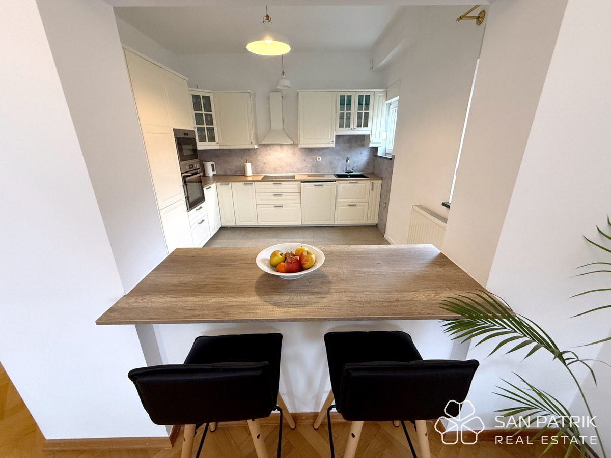 Moderen penthouse v Mlinovih – Art Deco slog in pogled na naravo