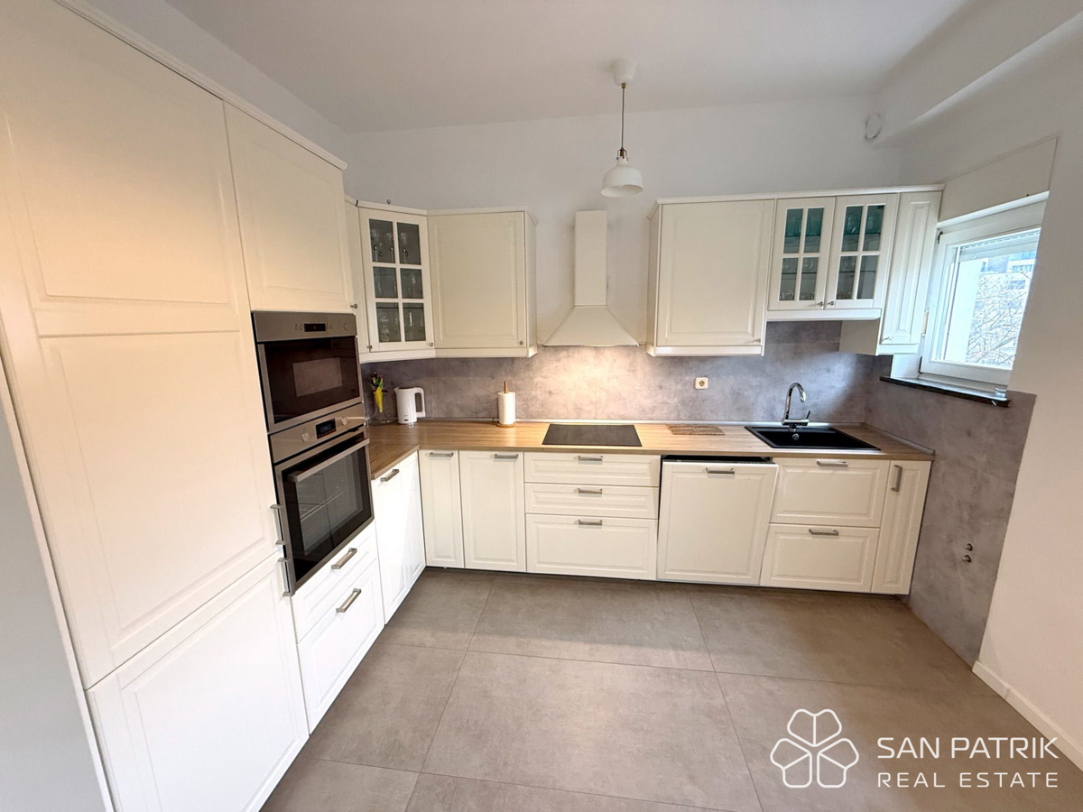 Moderen penthouse v Mlinovih – Art Deco slog in pogled na naravo