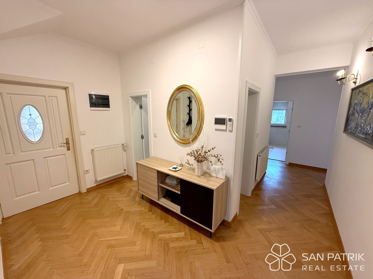 Moderen penthouse v Mlinovih – Art Deco slog in pogled na naravo