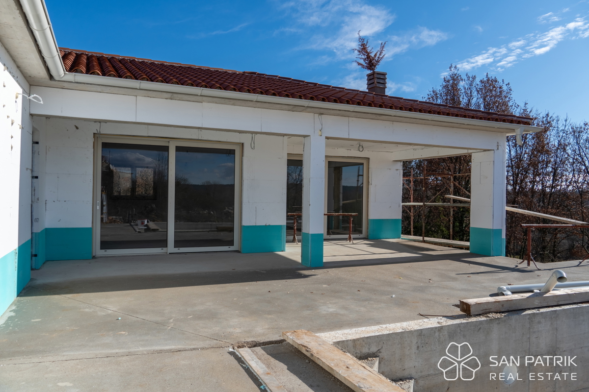 Moderna pritlična hiša (130 m2) na mirni lokaciji v bližini Labina