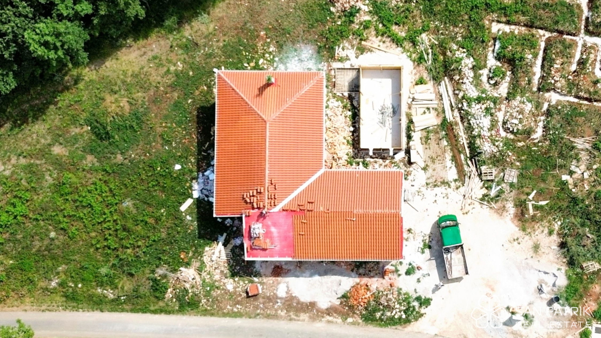 Sodobna pritlična hiša (130 m2) na mirni lokaciji v Istri, v bližini Labina