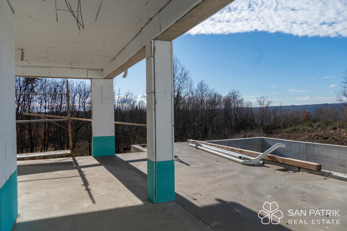 Moderna pritlična hiša (130 m2) na mirni lokaciji v bližini Labina