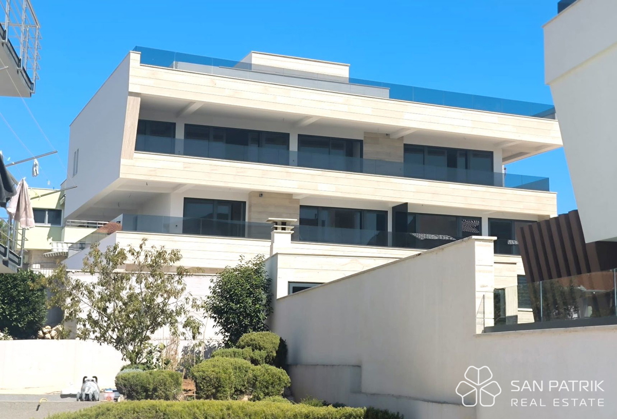 Ekskluzivni penthouse s strešnim bazenom in 360° razgledom – Diklo, Zadar
