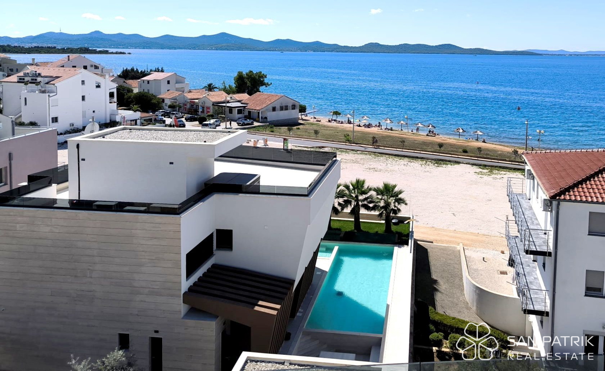 Ekskluzivni penthouse s strešnim bazenom in 360° razgledom – Diklo, Zadar