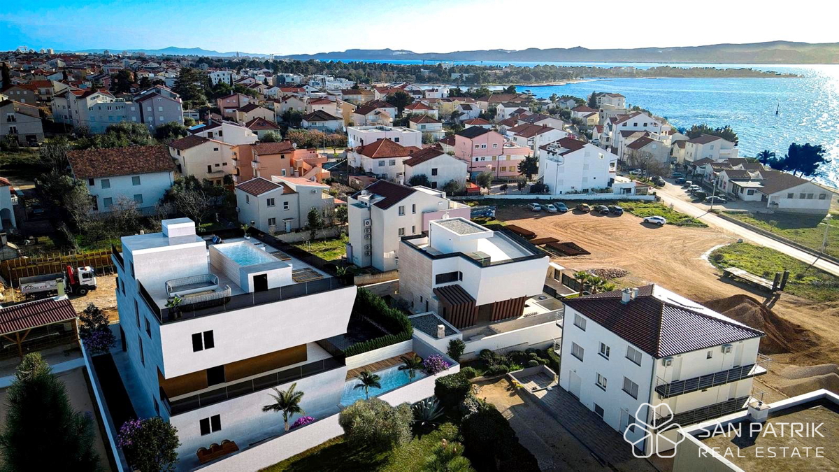 Ekskluzivni penthouse s strešnim bazenom in 360° razgledom – Diklo, Zadar