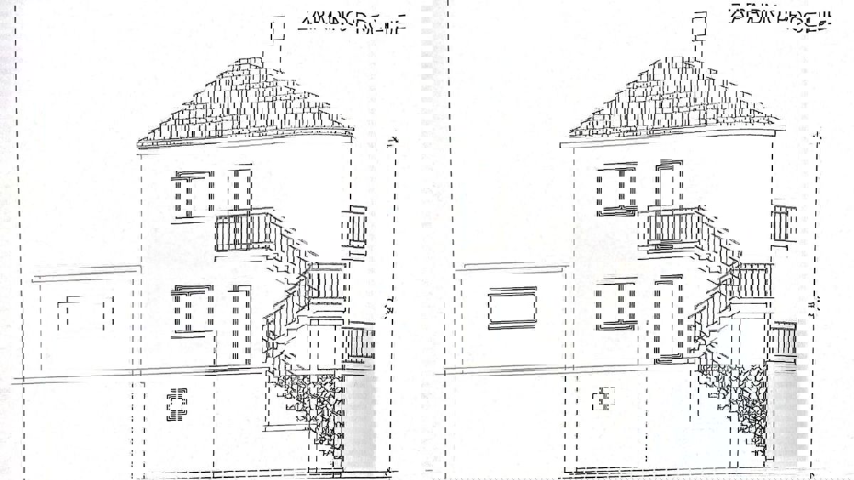 Obnovljena vila v bližini morja s 4 stanovanjskimi enotami in garažo