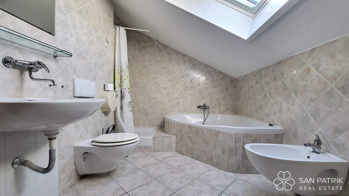 Novi Vinodolski, okolica: hiša idealna za turizem