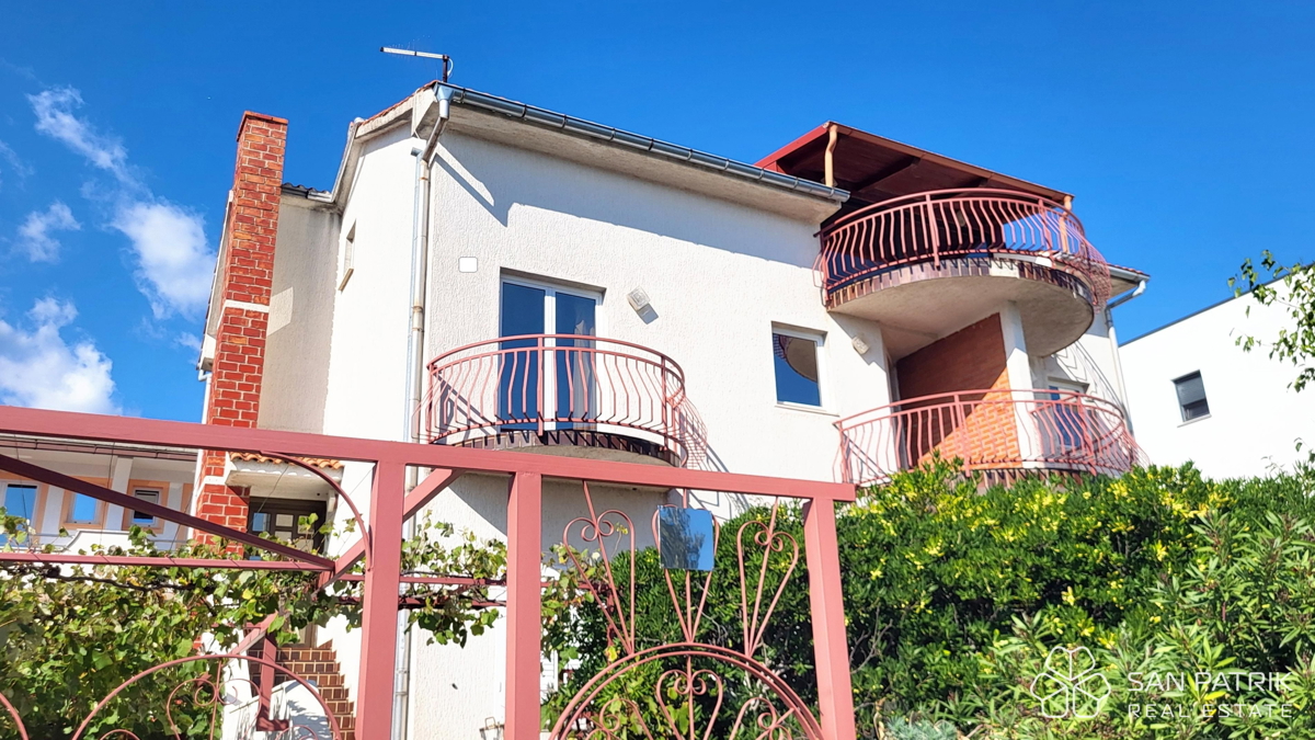 Novi Vinodolski, okolica: hiša idealna za turizem