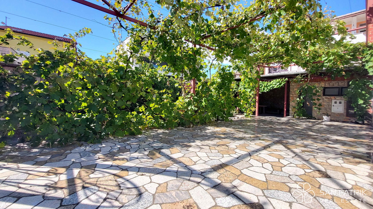 Novi Vinodolski, okolica: hiša idealna za turizem