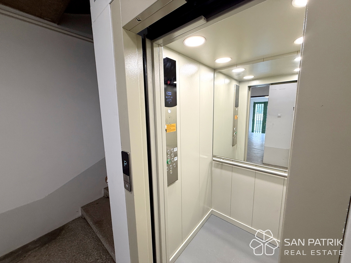 Stan na Dolcu

Stanovanje na Dolcu