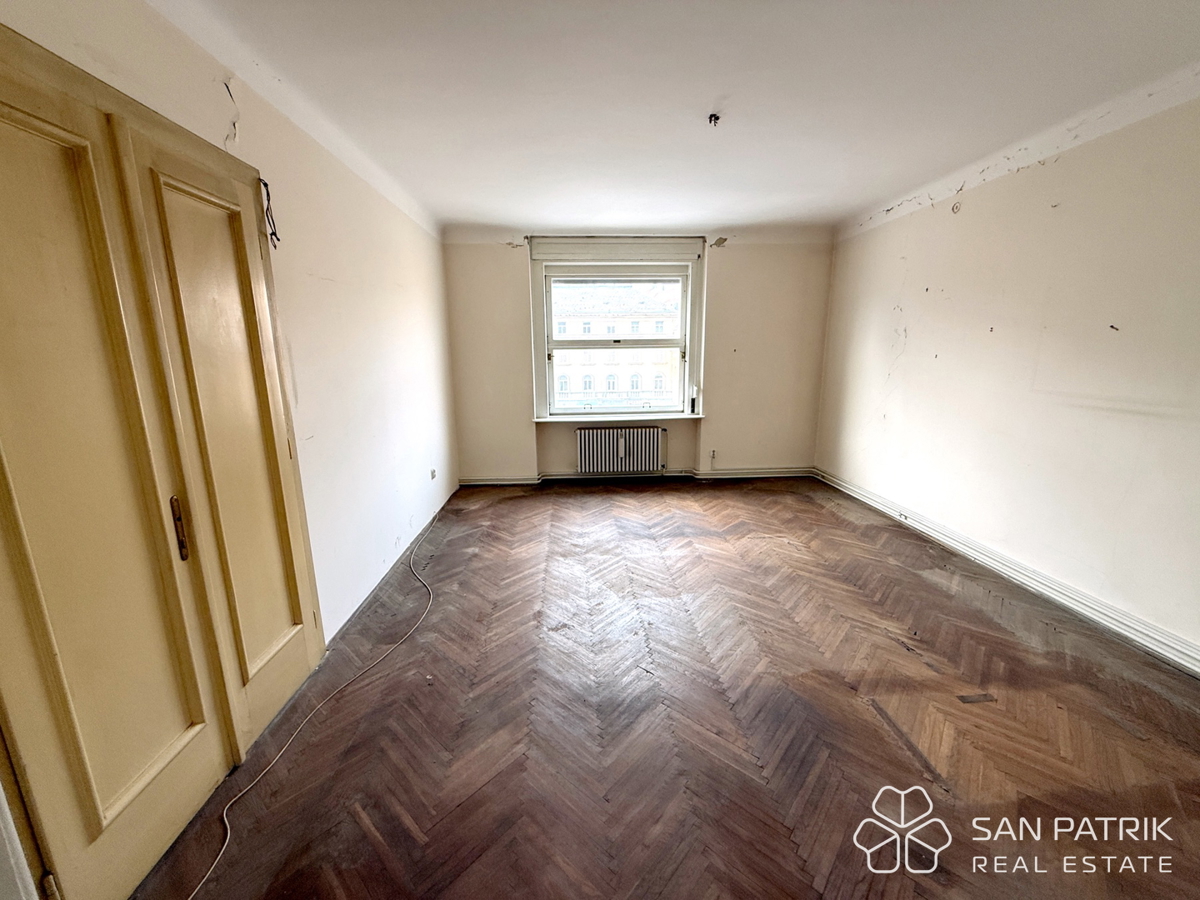 Stan na Dolcu

Stanovanje na Dolcu