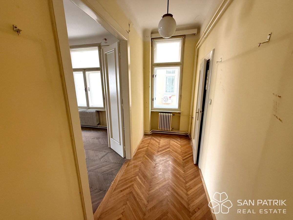 Stan na Dolcu

Stanovanje na Dolcu