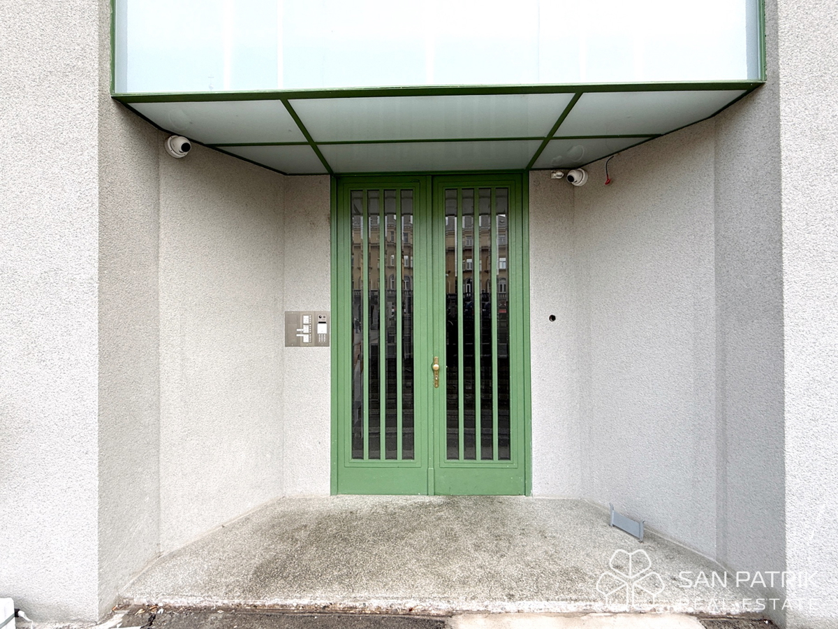 Stan na Dolcu

Stanovanje na Dolcu