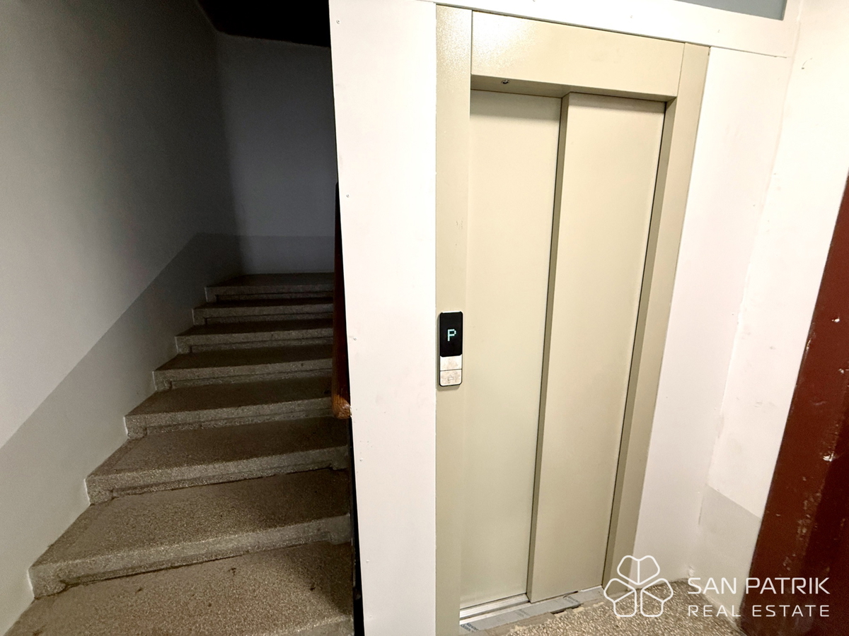 Stan na Dolcu

Stanovanje na Dolcu