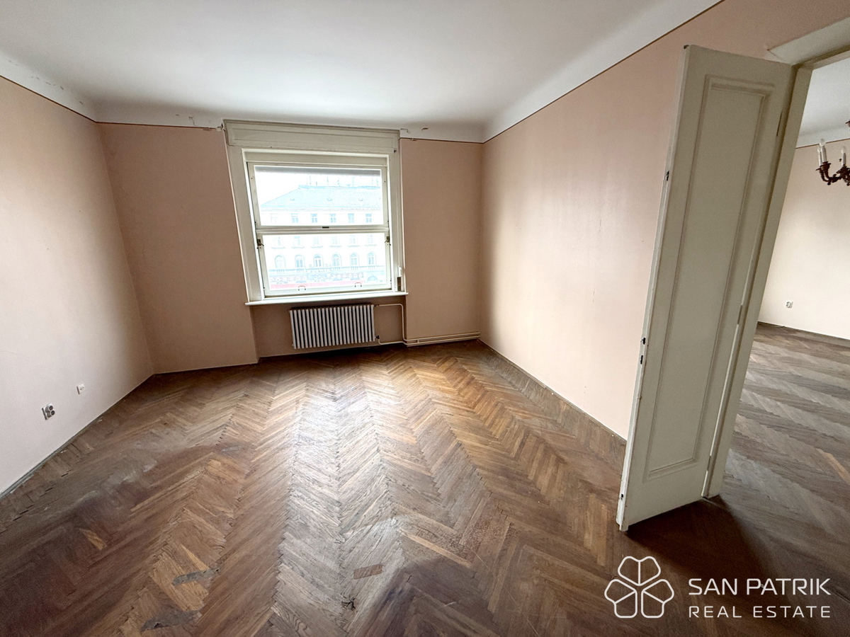 Stan na Dolcu

Stanovanje na Dolcu