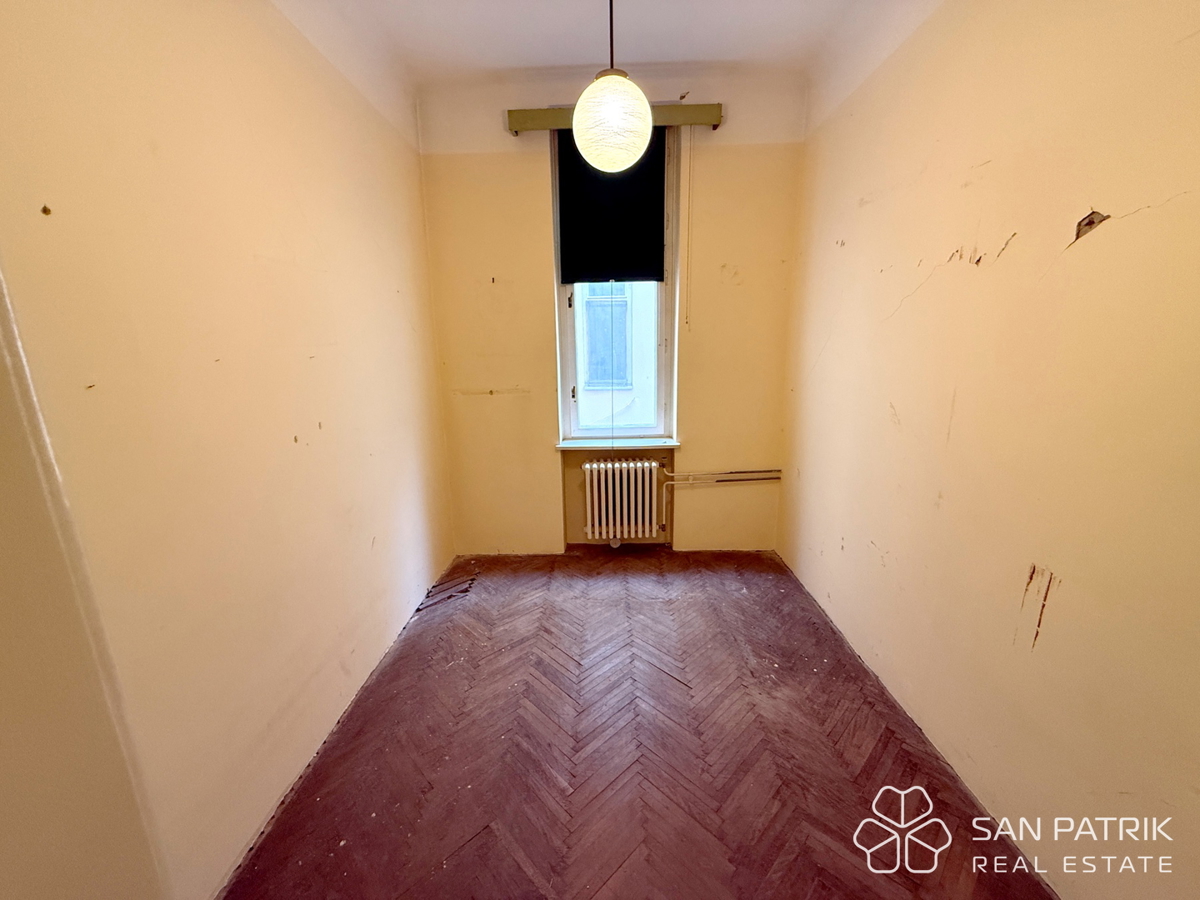 Stan na Dolcu

Stanovanje na Dolcu