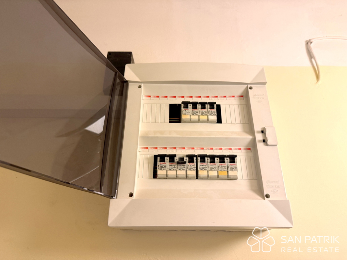 Stan na Dolcu

Stanovanje na Dolcu