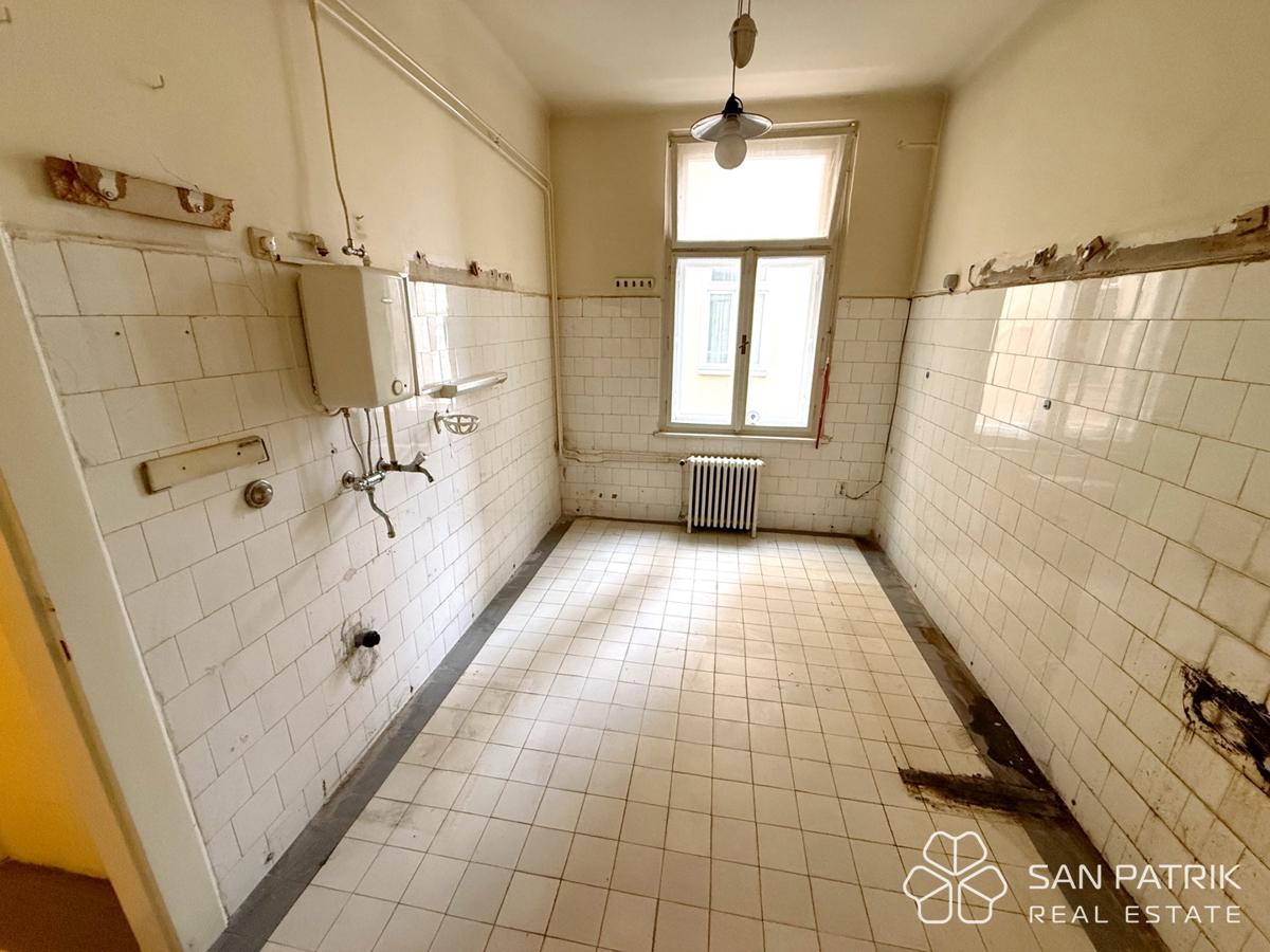 Stan na Dolcu

Stanovanje na Dolcu