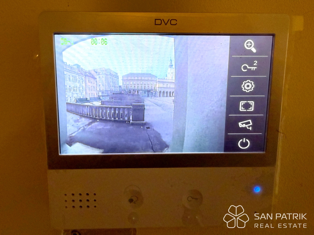 Stan na Dolcu

Stanovanje na Dolcu