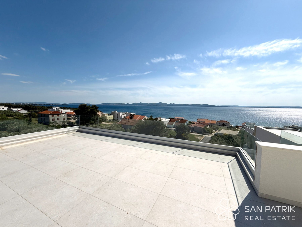 Kožino - Zadar: 4-sobna luksuzna novogradnja (207m2), 250m od morja, bazen