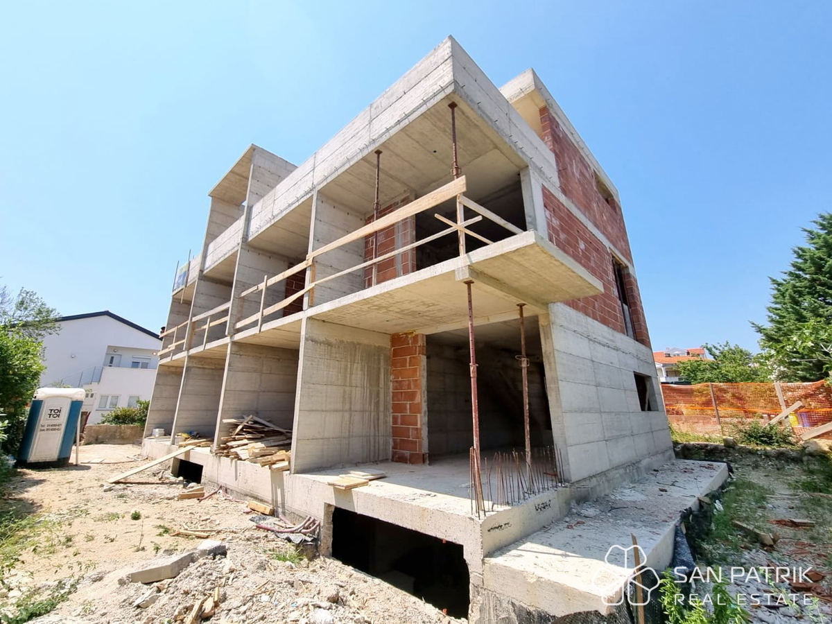 Otok Krk, Mesto Krk - Gradbena parcela s projektom