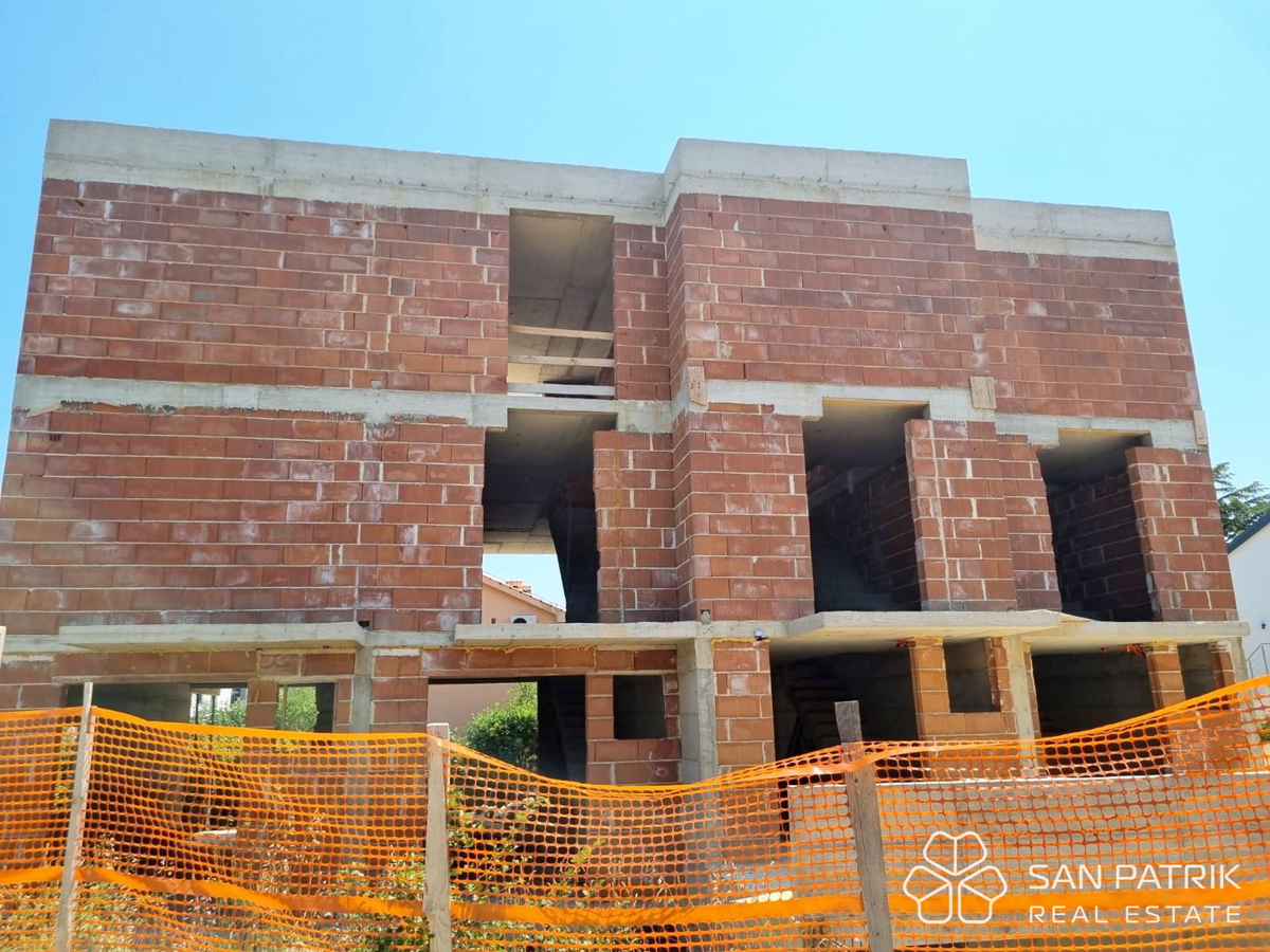 Otok Krk, Mesto Krk - Gradbena parcela s projektom