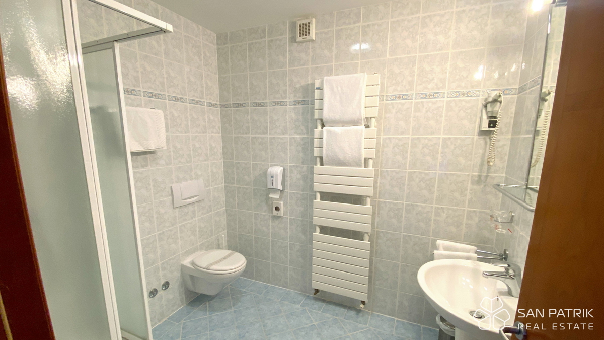 Otok Cres: hotel s 4 zvezdicami z utečenim poslovanjem – investicijska priložnost