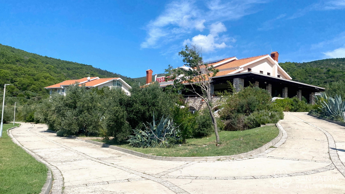 Otok Cres: hotel s 4 zvezdicami z utečenim poslovanjem – investicijska priložnost