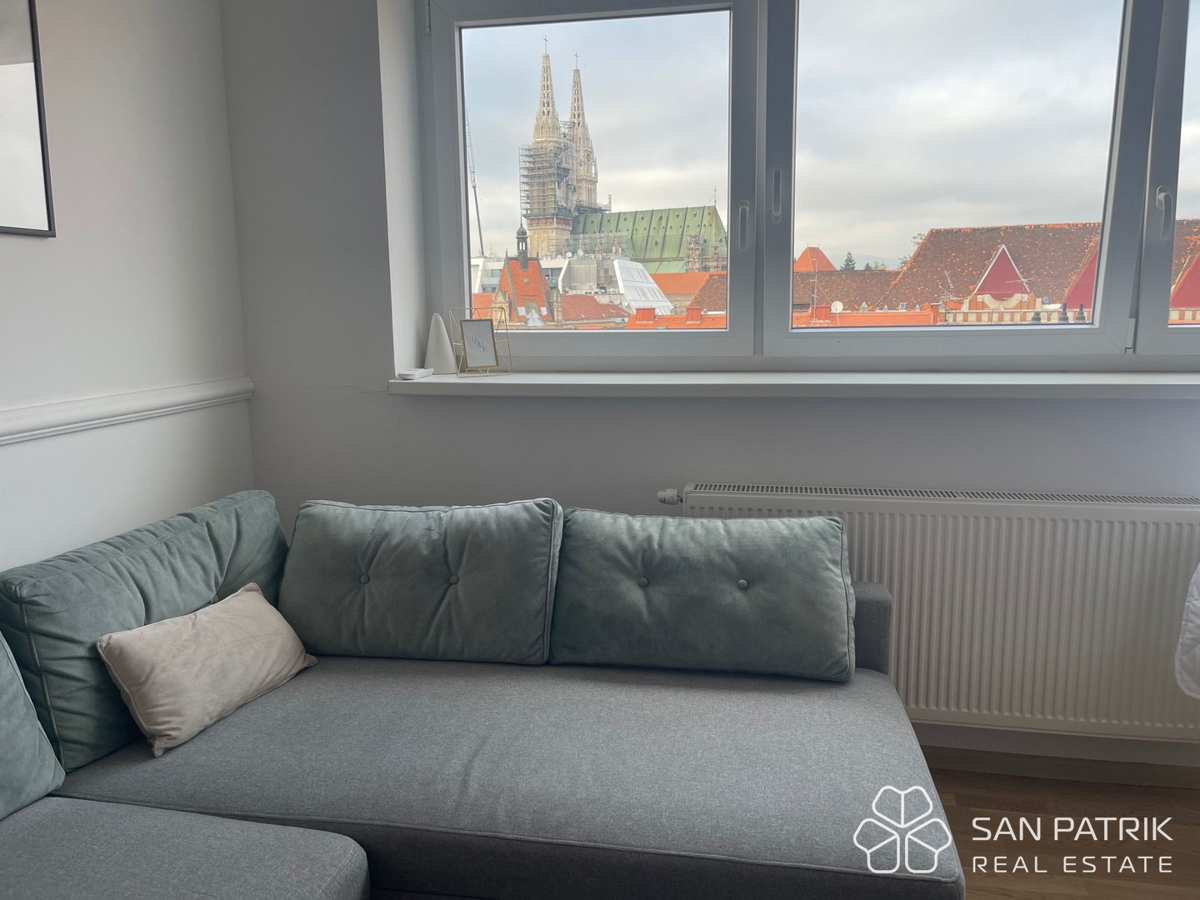 Center - Amruševa: Trosobno stanovanje z delovno sobo (107,87 m2) s teraso in pogledom