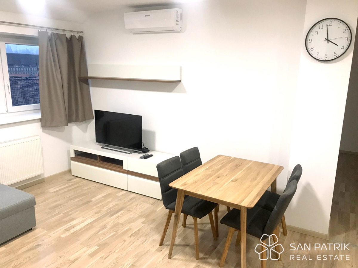 Center - Amruševa: Trosobno stanovanje z delovno sobo (107,87 m2) s teraso in pogledom