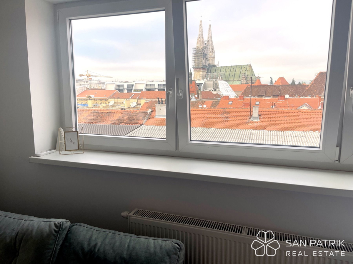 Center - Amruševa: Trosobno stanovanje z delovno sobo (107,87 m2) s teraso in pogledom