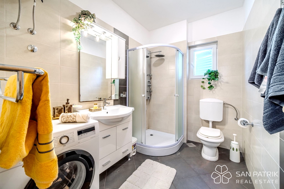 Penthouse (75 m2) ob morju z veliko teraso na Braču