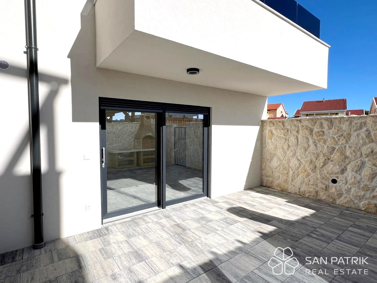 MODERNO STANOVANJE Z BAZENOM – VAŠ NOVI DOM OB MORJU - POVLJANA