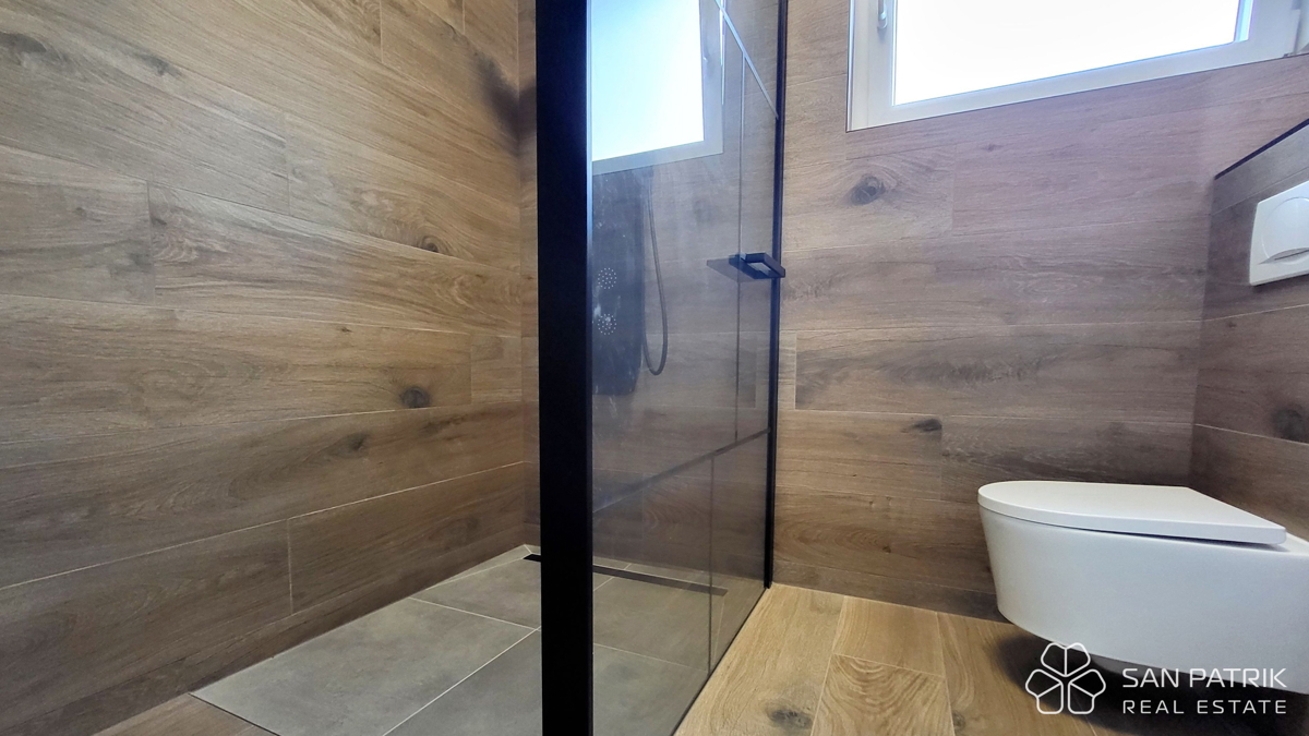 Mesto Krk - Moderna vila z bazenom in pogledom na morje