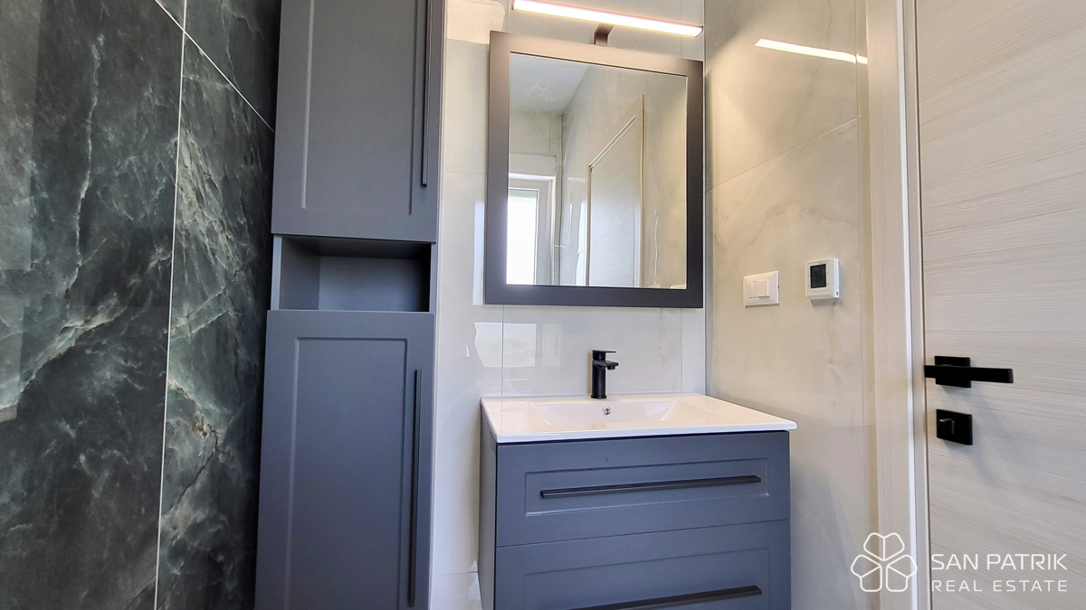 Mesto Krk - Moderna vila z bazenom in pogledom na morje