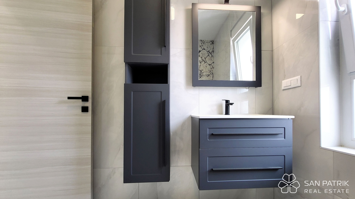 Mesto Krk - Moderna vila z bazenom in pogledom na morje