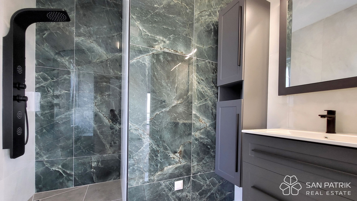 Mesto Krk - Moderna vila z bazenom in pogledom na morje