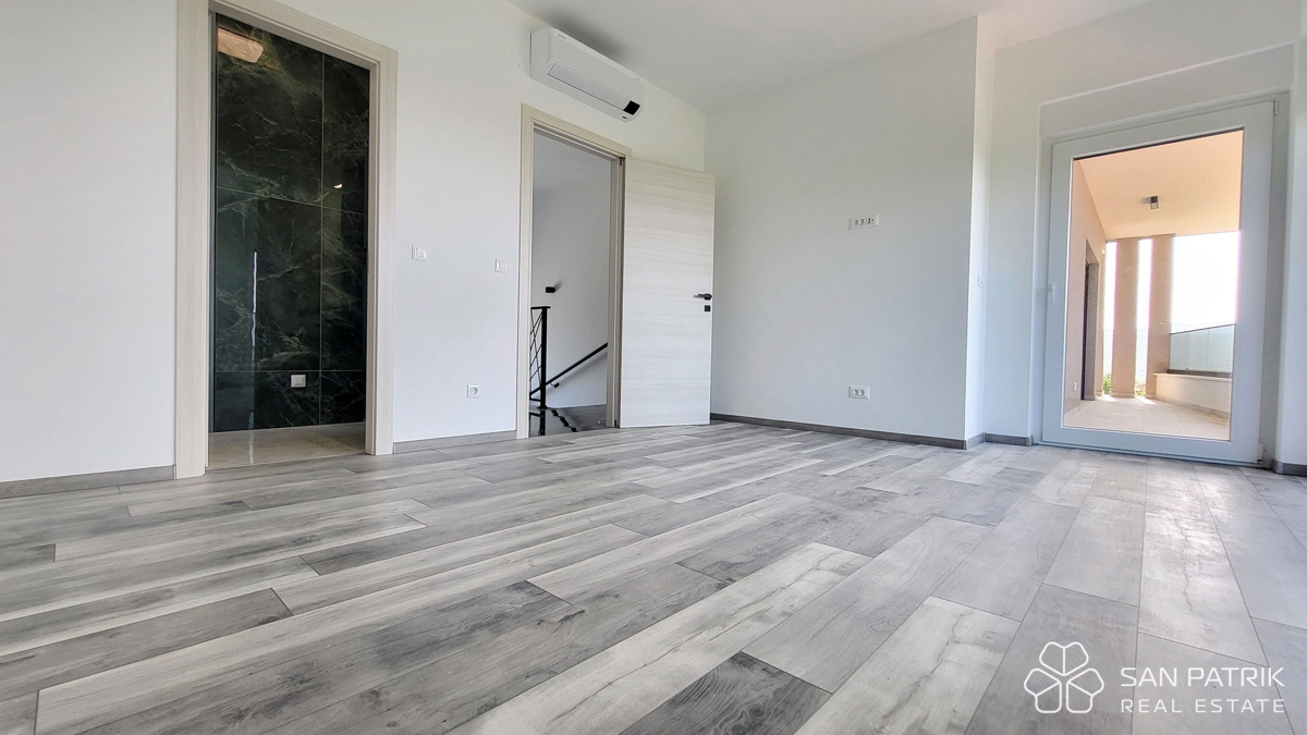 Mesto Krk - Moderna vila z bazenom in pogledom na morje